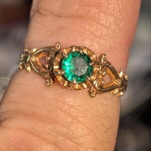 💍 10k Gold Ring with Emerald Colored Stone